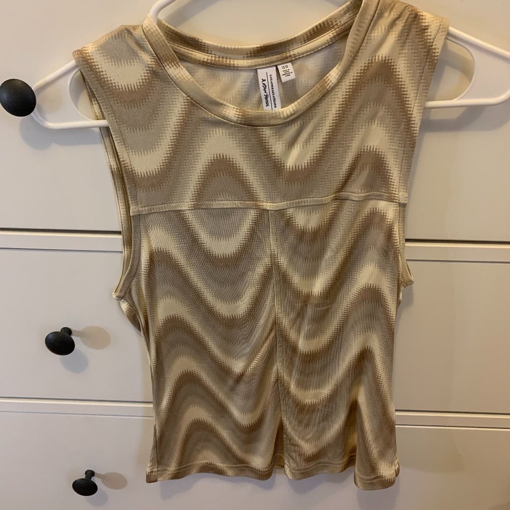 & Other Stories Wave Tank